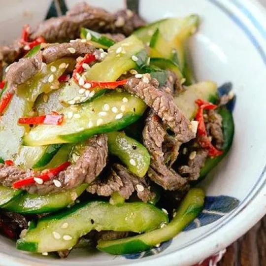 Bò xào dưa leo hành cần