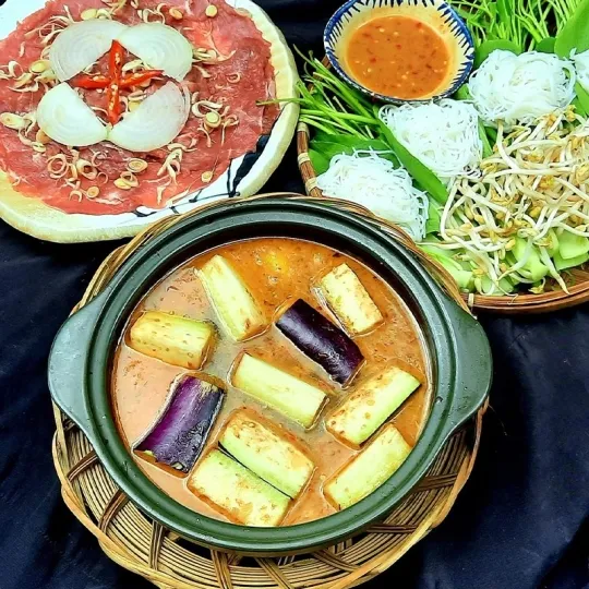 Lẩu bò nhúng mắm ruốc